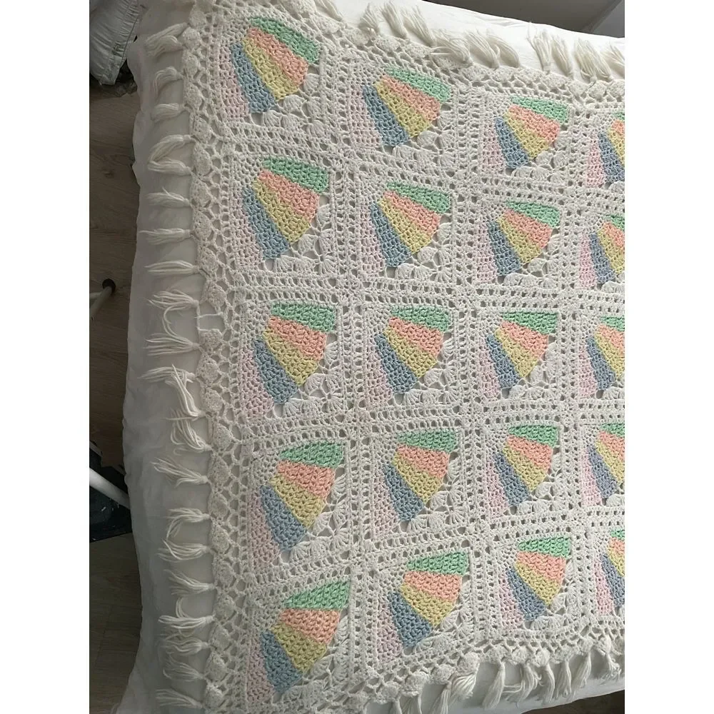 Vintage Crochet Pastel Pink Blue Yellow White‎ Fan Design Throw 68x47 Twin Size?